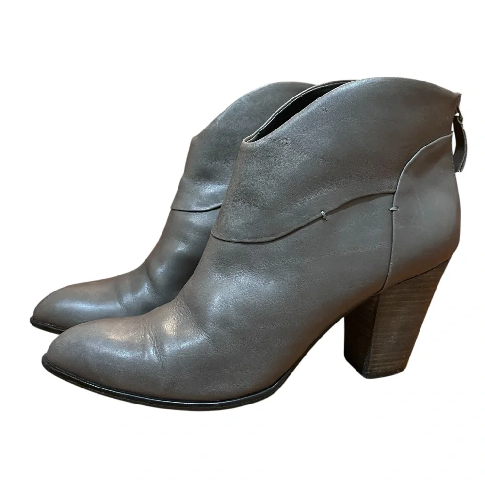 B. Makowsky Gray Leather Ankle Boots Block Heel Back Zip Pointed Curvy Booties